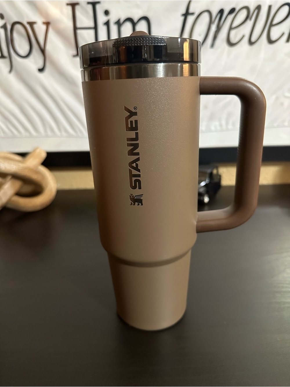 30oz stanley cups in used but good condition with accessories - Picture 6 of 16